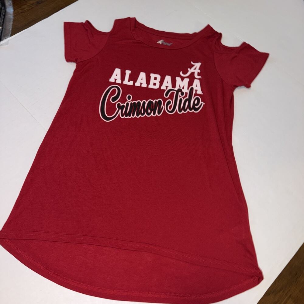 Alabama crimson Tide Shirt Women’s Medium. Super Cute And Comfy For Game day!!!